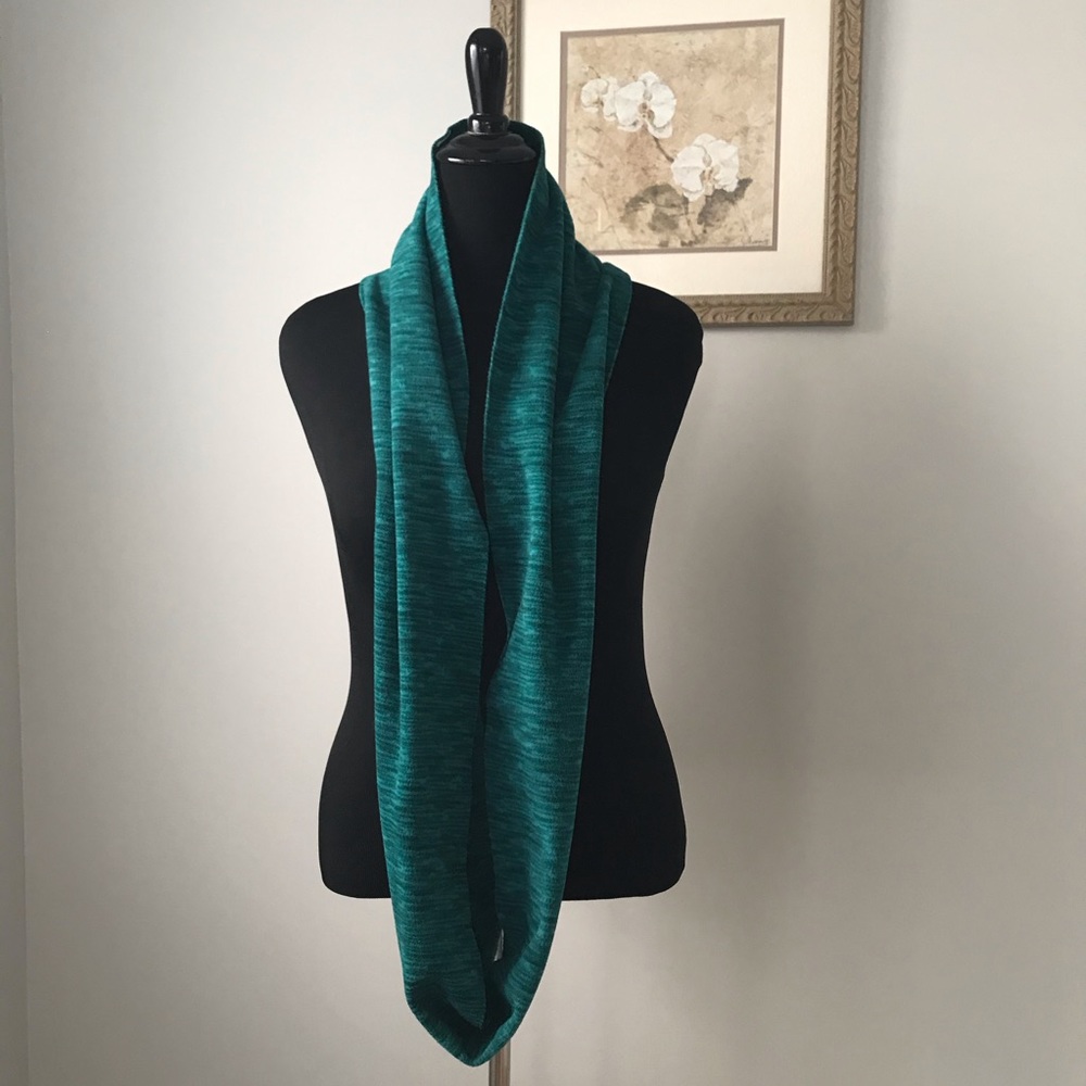 🔺- Heathered Green Infinity Scarf - Picture 4 of 5